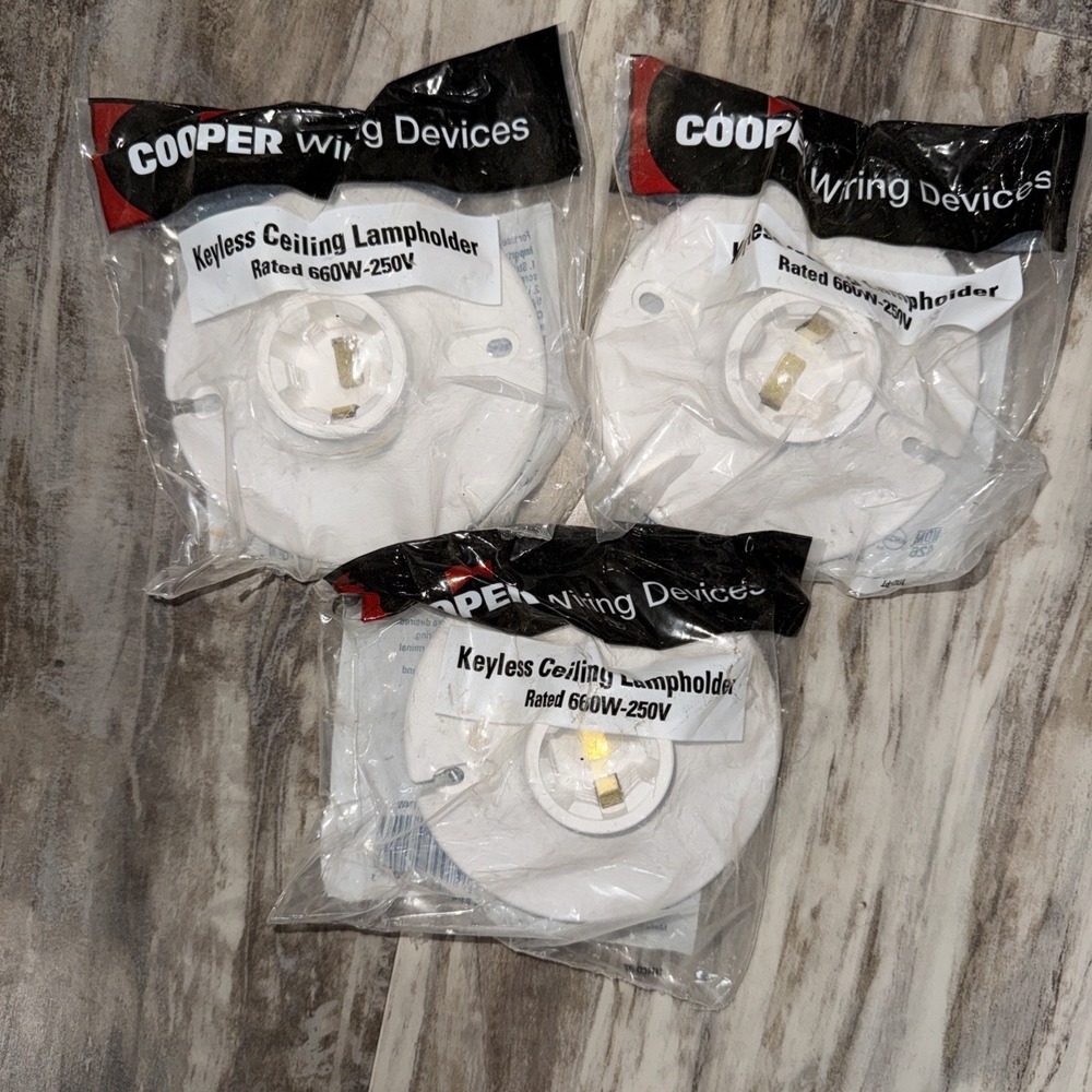 Lot of 3 Keyless Ceiling Lampholder 660W-250V COOPER S1174W for 3-1/4" or 4" box